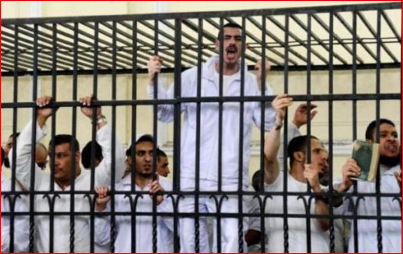إزالة لغم.. حمدي رزق ينتقد القانون التعسفي بالحبس الاحتياطي في مصر