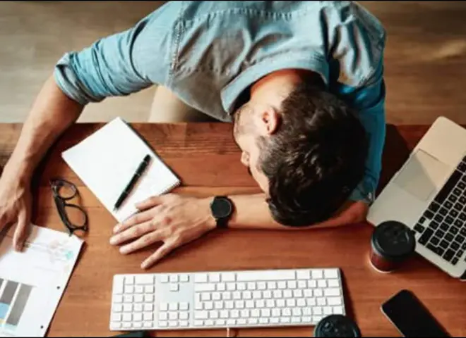دراسة عالمية تكشف:  العمل أربعة أيام أسبوعيًا يفيد العامل وصاحب العمل ويزيد الإنتاج