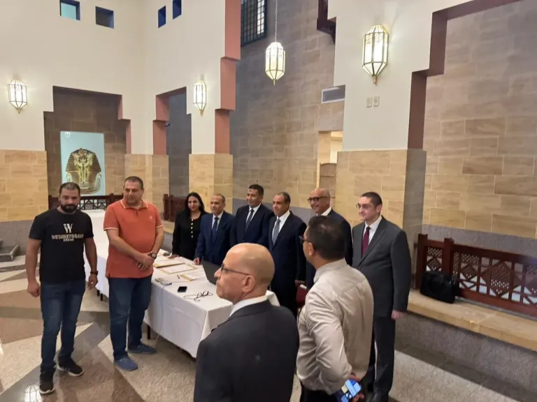 وزير الخاريجة في قنصلية مصر بجدة