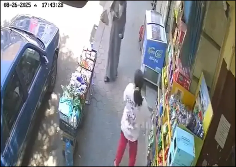 طفلة مصرية تتصدر التريند .. أعادت كيس شيبسي ومنحت ثمنه لشحاذ فألهمت ملايين القلوب «فيديو»
