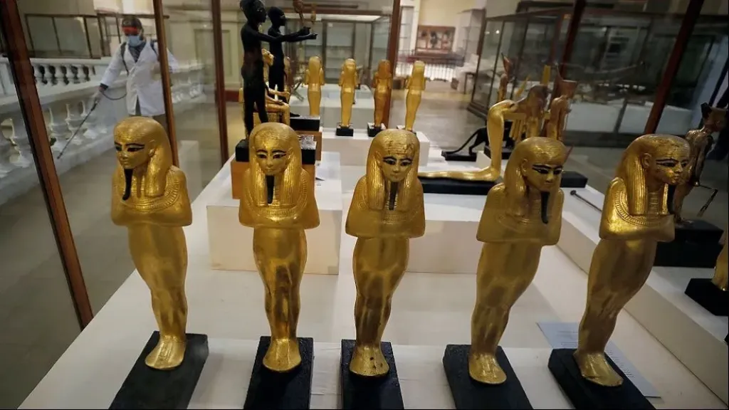 سرقة الأسورة الذهبية من المتحف المصري تكشف ثغرات أمنية خطيرة