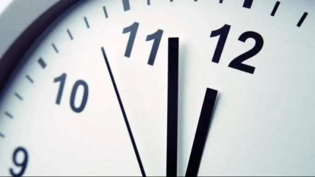 موعد تطبيق التوقيت الشتوي 2025 رسميًا في مصر.. متى يتم تأخير الساعة؟