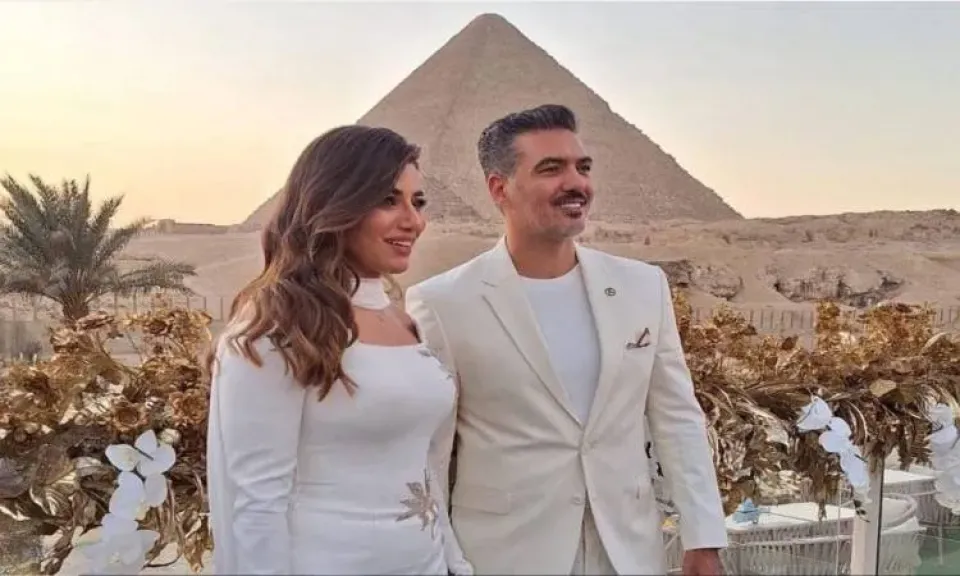 عقد قران أمام الأهرامات.. من هو المذيع محمد غنيم زوج هايدي موسى؟ عقد قران أمام الأهرامات.. من هو المذيع محمد غنيم زوج هايدي موسى؟
