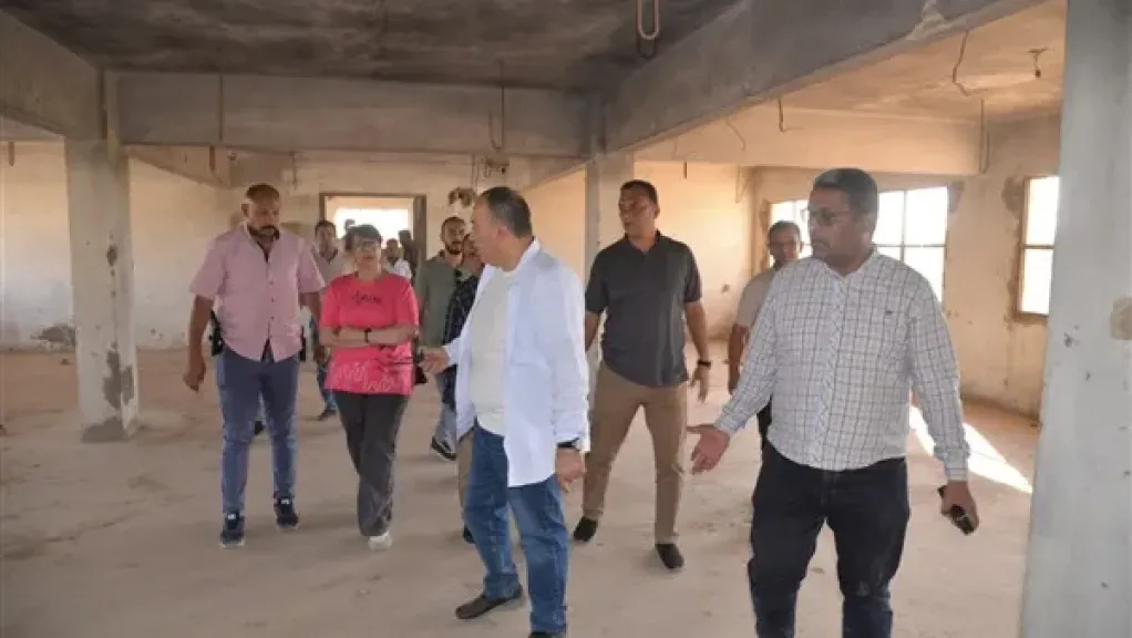 توجيهات بإعادة التشغيل والتطوير.. محافظ أسيوط يبدأ جولة تفقدية لمزرعة الدواجن عرب... توجيهات بإعادة التشغيل والتطوير.. محافظ أسيوط يبدأ جولة تفقدية لمزرعة الدواجن عرب العوامر