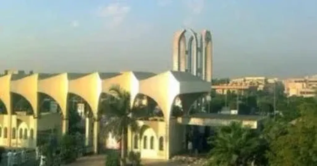 خطوة نحو التحول الرقمي.. جامعة حلوان تطلق تطبيقًا مبتكرًا لتيسير خدمات الطلاب خطوة نحو التحول الرقمي.. جامعة حلوان تطلق تطبيقًا مبتكرًا لتيسير خدمات الطلاب