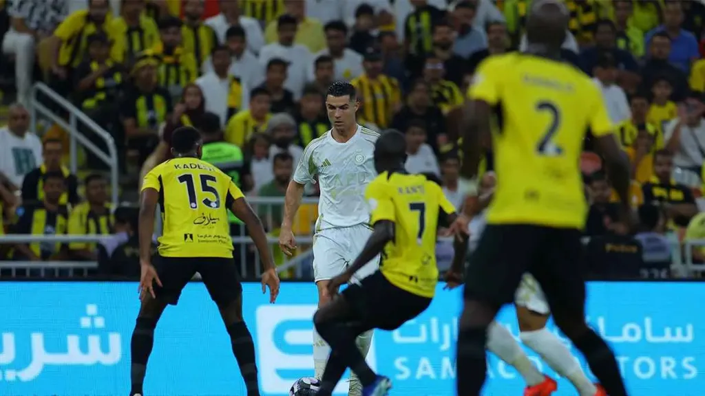 محبوب الجماهير السعودية.. معلق مباراة النصر والاتحاد في كأس الملك السعودي محبوب الجماهير السعودية.. معلق مباراة النصر والاتحاد في كأس الملك السعودي