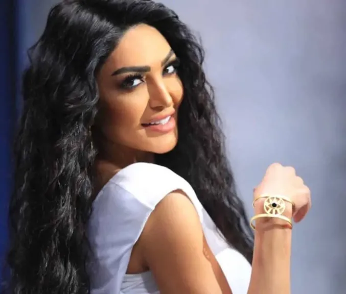 غرق منزل سالي عبد السلام بالكامل إثر انفجار ماسورة.. والإعلامية تكشف عن صعقة كهربائية كادت تودي بحياتها