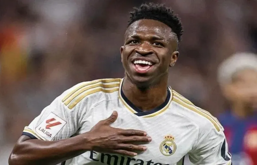 مفاجأة ما بعد الكلاسيكو: نجم ريال مدريد فينيسيوس يعلن ارتباطه رسمياً بالبلوجر... مفاجأة ما بعد الكلاسيكو: نجم ريال مدريد فينيسيوس يعلن ارتباطه رسمياً بالبلوجر فيرجينيا فونسيكا