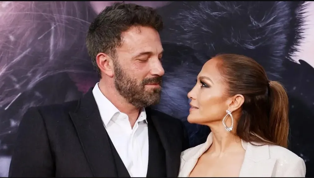 جينيفر لوبيز وبن أفليك.. وسط أجواء متوترة على السجادة الحمراء جينيفر لوبيز وبن أفليك.. وسط أجواء متوترة على السجادة الحمراء