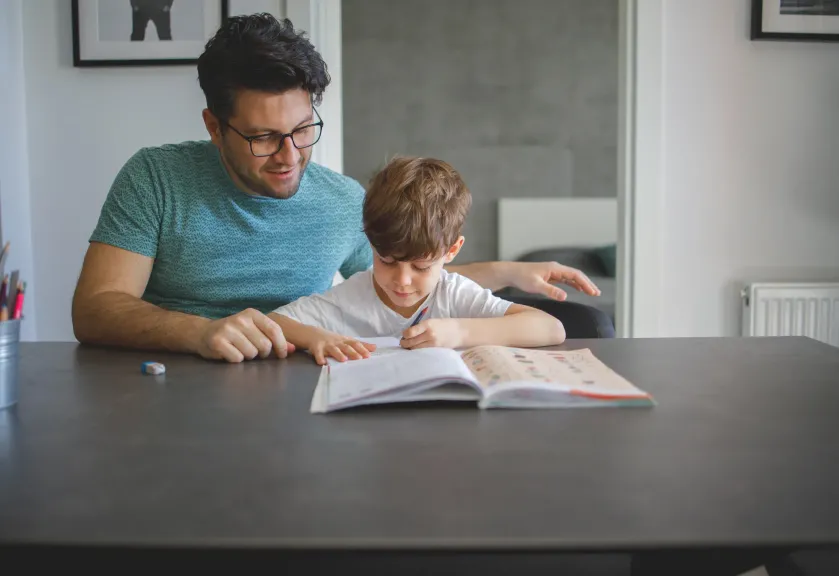 العد حتى الرقم ثلاثة.. هل هي طريقة فعالة ليستمع الطفل إلى أوامرك؟ العد حتى الرقم ثلاثة.. هل هي طريقة فعالة ليستمع الطفل إلى أوامرك؟