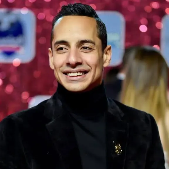 عاصفة على السوشيال ميديا: هل تنمر عمرو وهبة على بطلة مصر فريال أشرف في حفل المتحف الكبير؟