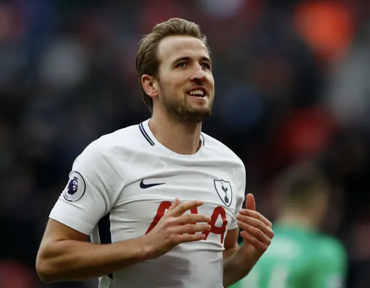 هاري كين يشعل الميركاتو الصيفي.. هل يخطفه برشلونة من بايرن ميونخ؟