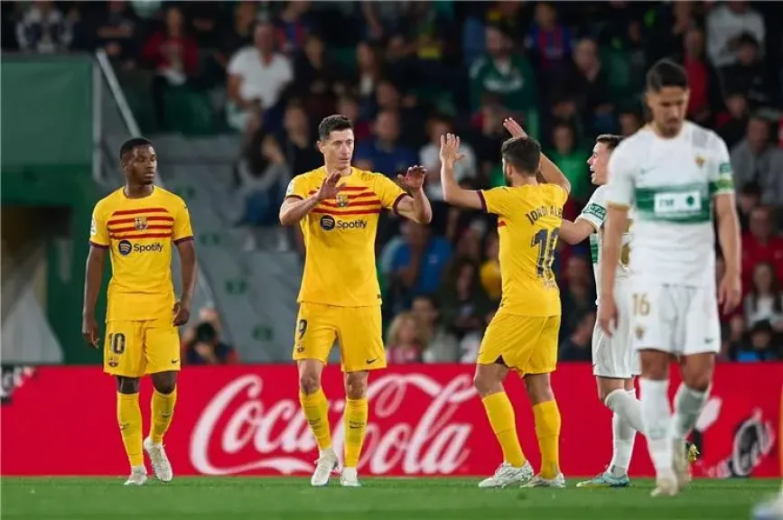 من هو معلق مباراة برشلونة وإلتشي اليوم في الدوري الإسباني اليوم؟