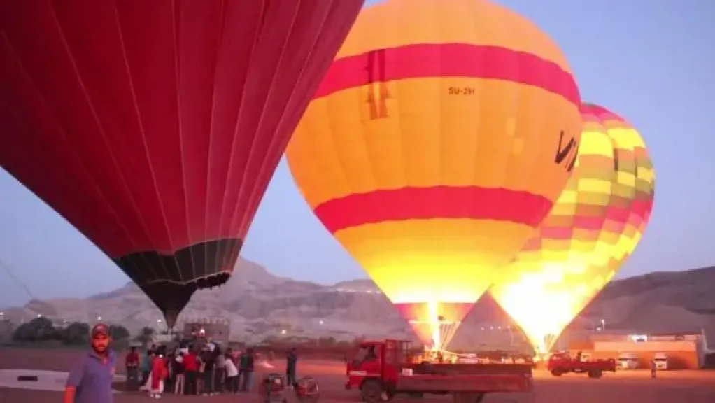 مصر .. تحليق 65 رحلة بالون طائر في سماء الأقصر