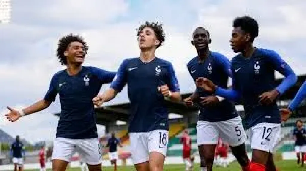 القنوات الناقلة لمباراة فرنسا ضد تشيلي في كأس العالم للناشئين تحت 17 عام 2025