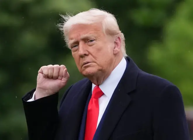 لافتة ذهبية أمام المكتب البيضاوي تثير عاصفة جدل حول تغييرات ترامب الفاخرة في البيت الأبيض