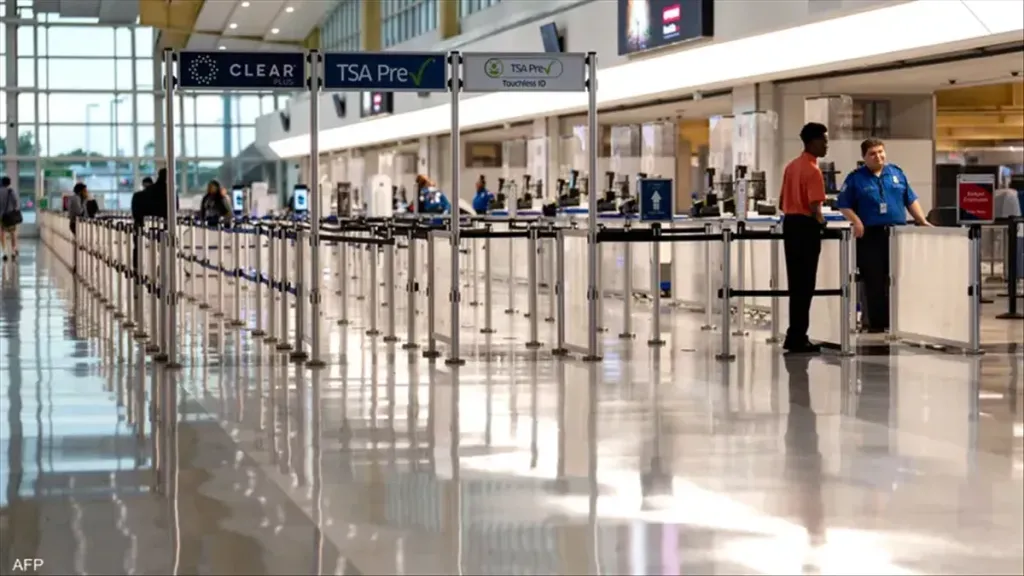 استئناف الرحلات في مطار ريجان بعد توقف حادث إطلاق النار بالبيت الأبيض