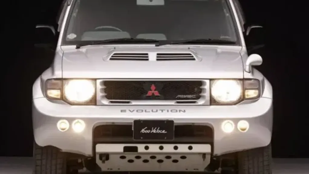 ميتسوبيشي تعيد تصميم سيارة باجيرو إيفولوشن بالكامل