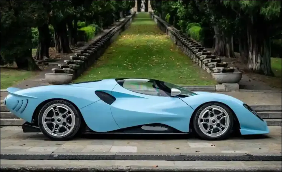 إطلاق سيارة ”P72” الإيطالية الفاخرة: مزيج بين الكلاسيكية والقوة الخارقة