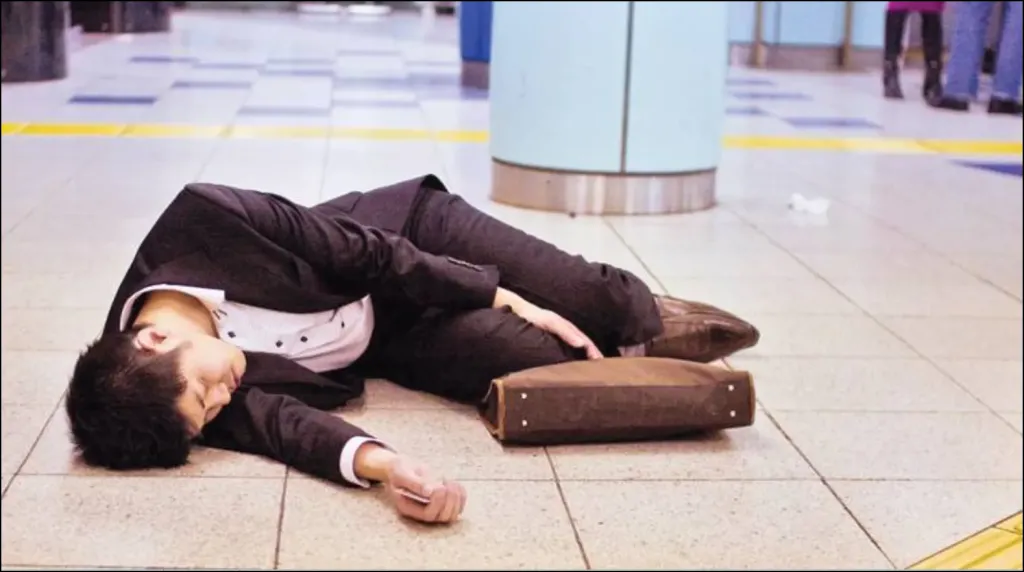 هل يمكن أن يقتلنا العمل؟ تحقيق صحفي عن ساعات الشغل الطويلة والموت الصامت في مصر