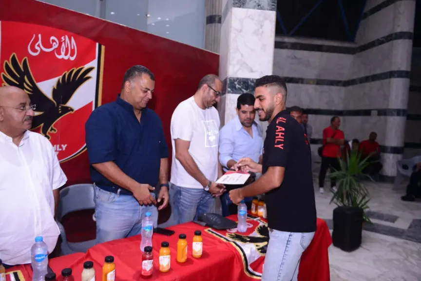 شباب المستقبل في الملاعب المصرية: إسلام حلمي نموذجًا للعلم والطموح