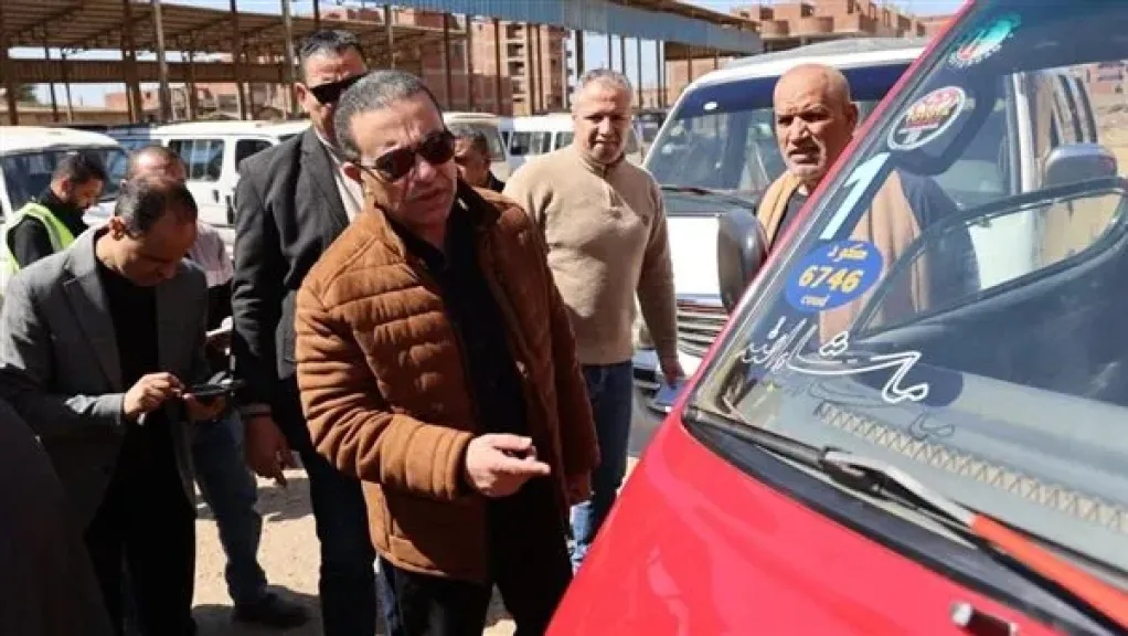 بالصور.. جولة ميدانية مفاجئة لمحافظ المنوفية بمواقف سيارات الأجرة