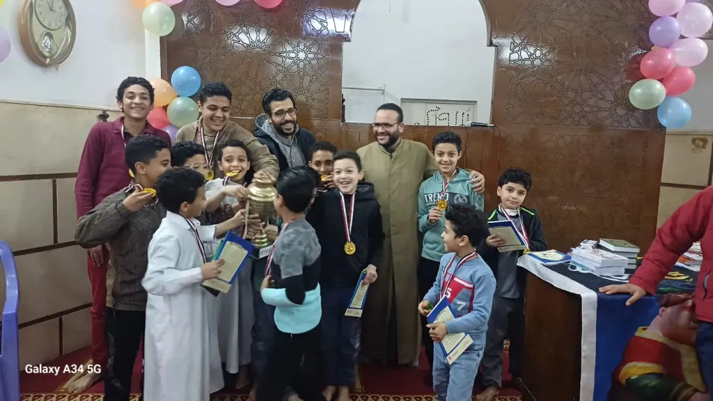 مسجد البقلي بالمرج.. كيف يصنع الشيخ ثروت محمد نموذجًا لجيل متوازن نفسيًا واجتماعيًا؟