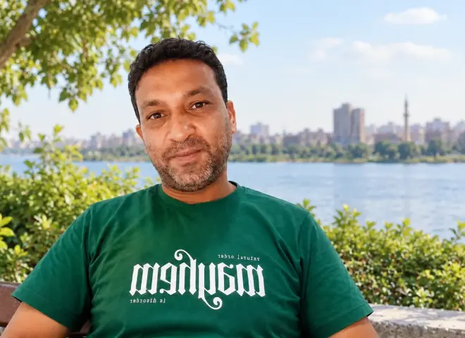 الشاعر المصري علي درغام «شاعر الدائري».. قصائد بالعامية تستحضر بطولات أكتوبر وتحتفي بالسادات